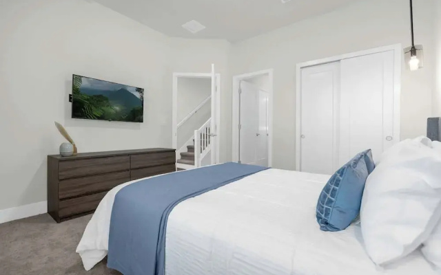 Upstaymodern 4BR Family Townhome w Private Pool
