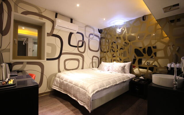 Seven Motel