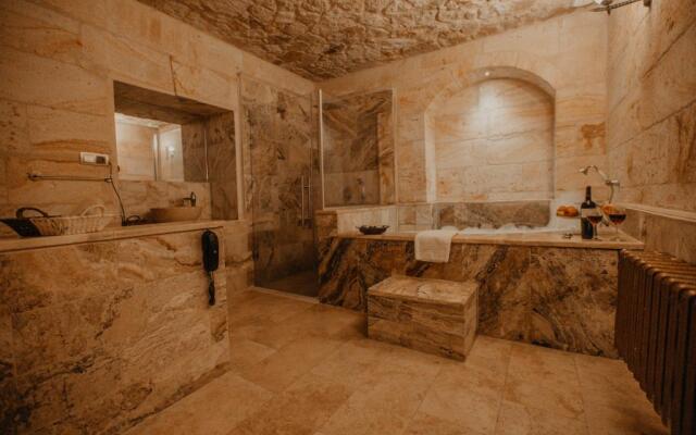 Serenus Cave Suites