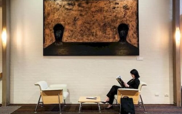 Deakin Management Centre