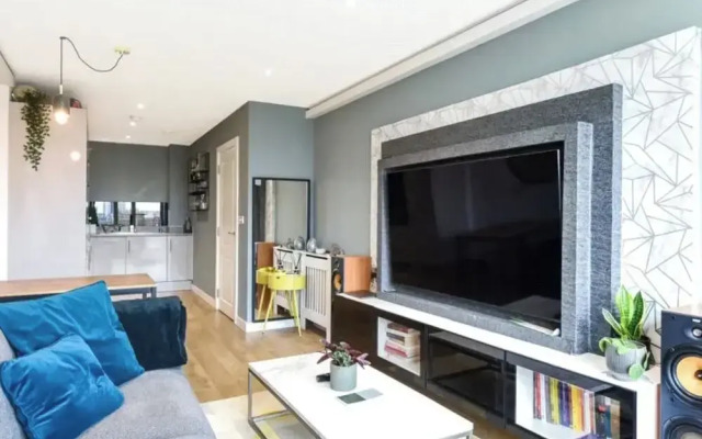 Londonaprt/1bed/balcony/gym/tv/wifi