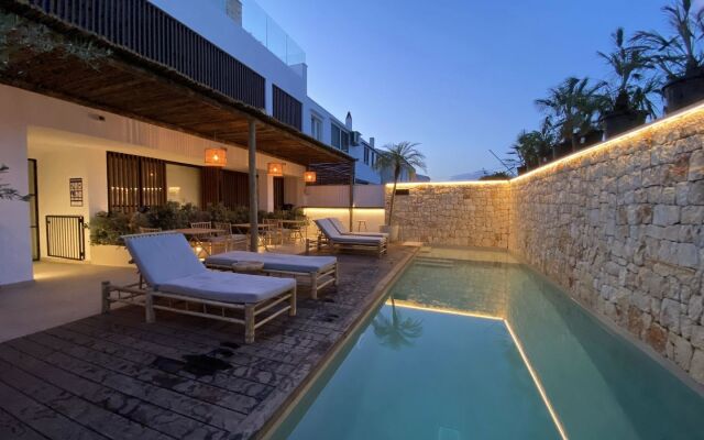 S Estancia Suites
