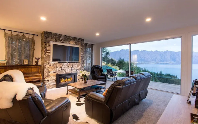 Sagittarius DH Lake View Villa