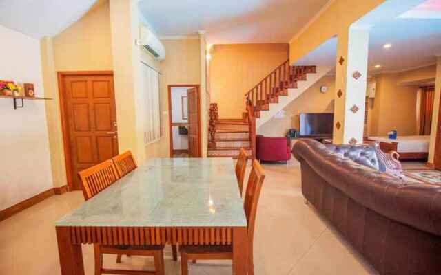 4 Bedroom Pool Villa 2  km from Walking street