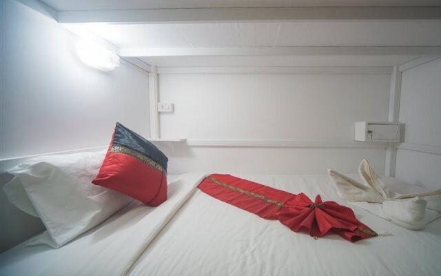 Panda Hostel Phuket - Adults Only