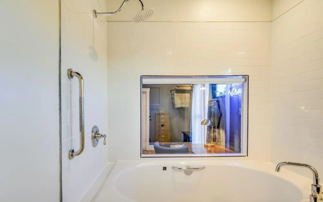 Private Suite in Historic Austin B&b: Sleeps 4!