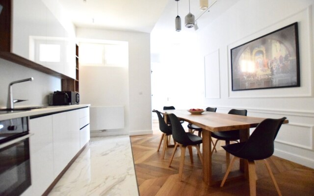 Luxury Apartment by Hi5 - Szervita Suite