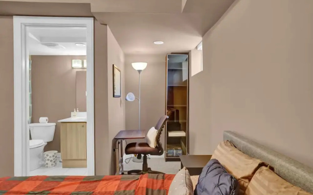 Stylish Mississauga Lower Unit BBQ Yard Paradise