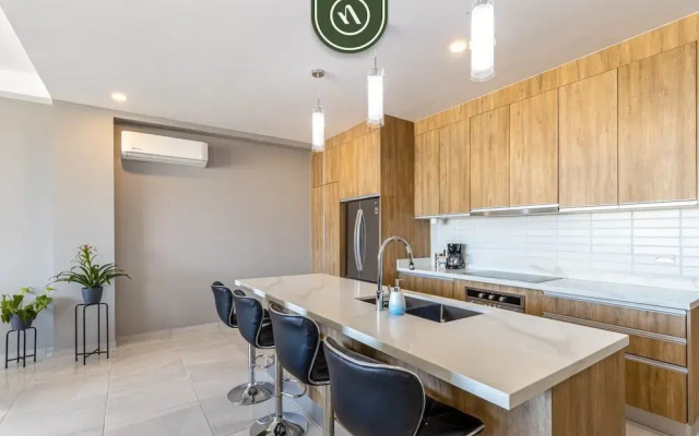 New 2 BR Condo With Private Terrace - BBQ