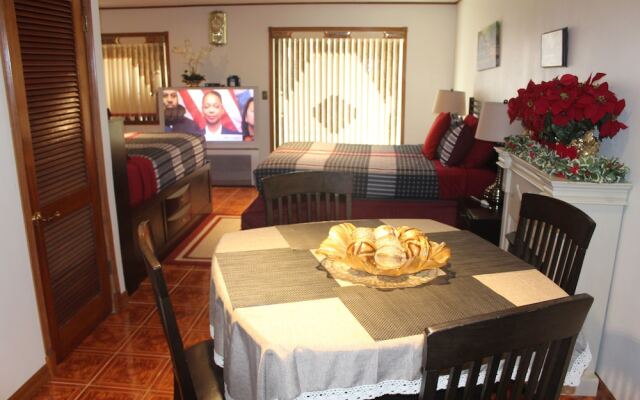 Cozy, Classy Duplex near NYC