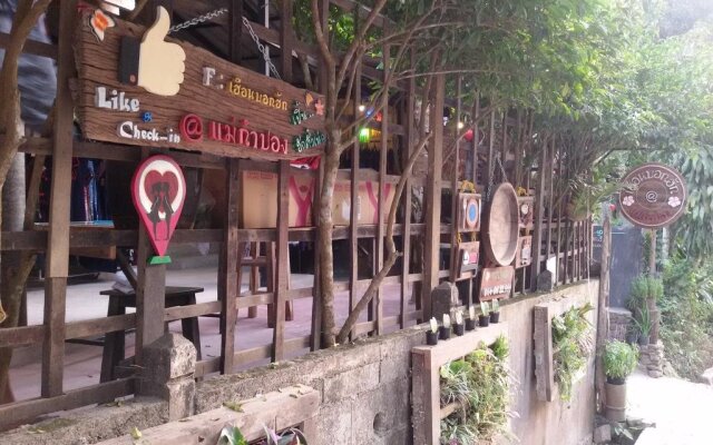 清迈湄康蓬胡安伯格哈格酒店(Maekampong Huean Bog Hug Chiangmai)