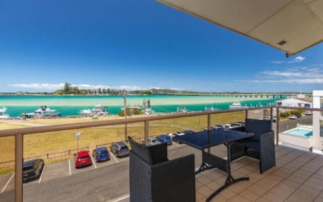 Shoreline 7 With 180 Degree Water Views