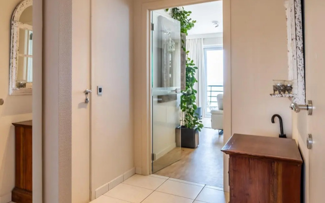 Apartment by Zeedijk With Sea View