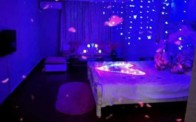 Jinhuang Theme Hotel