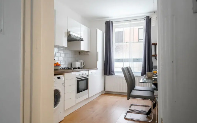 Liverpool Street 2BR City Apartment