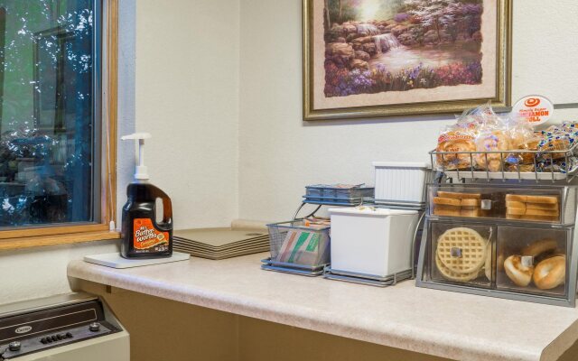 Asteria Inn & Suites
