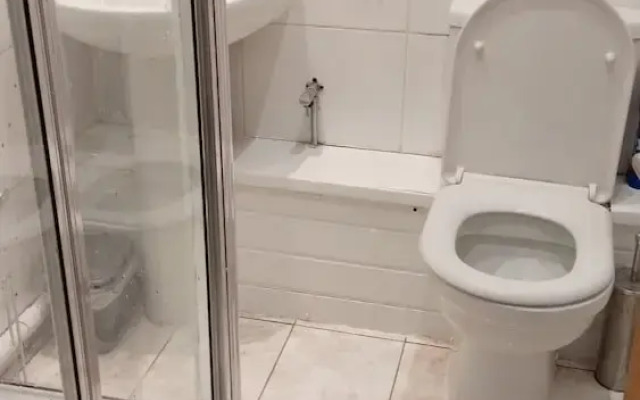 Luton Excellent 1 bed Apartment With Living Room
