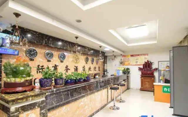 Zhouji Business Hotel (Urumqi Light Industry College)