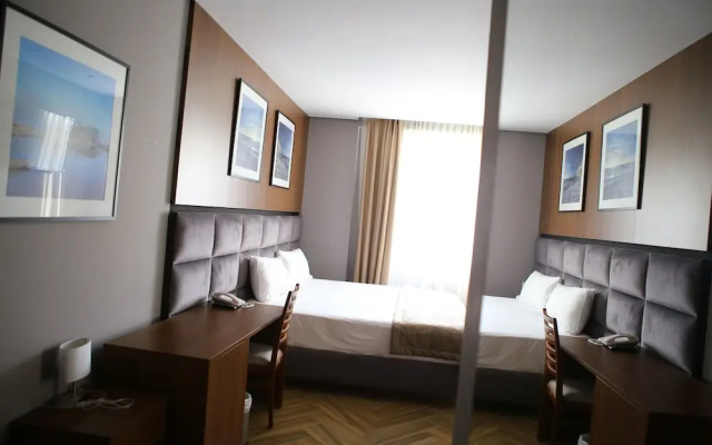 Twin Towers Hotel