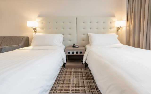 Panda Hotel - Image 5