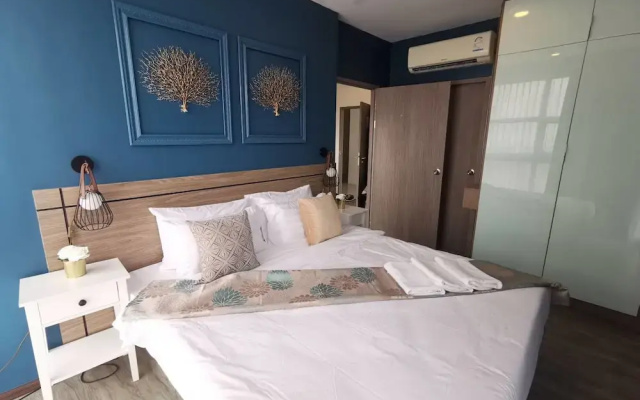 Simply Comfy Apartment by Patsamon