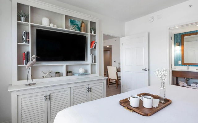 Compass Hotel by Margaritaville Anna Maria Sound