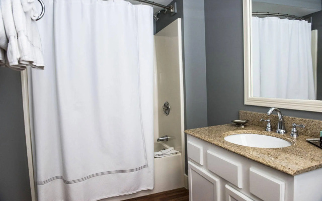 Vineyard Square Hotel & Suites