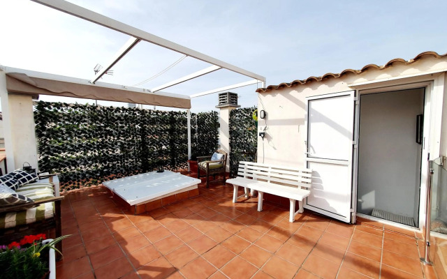 Captain's Penthouse Studio