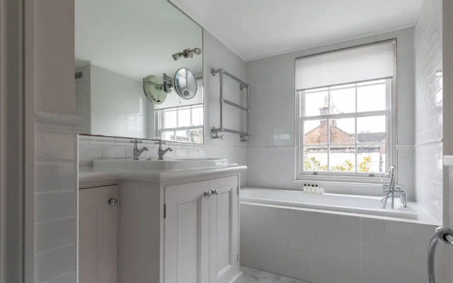 Kensington Place IV by Onefinestay