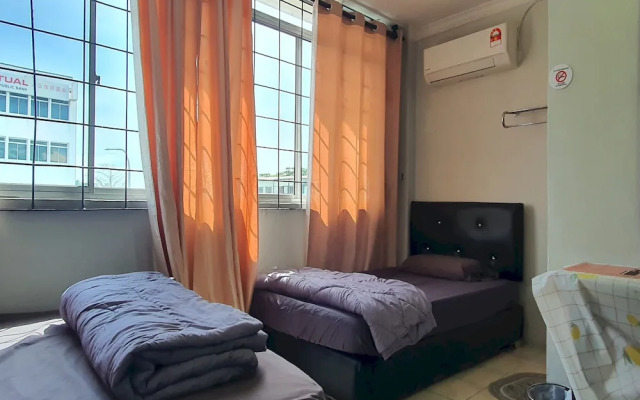 OYO 90997 Hoover Room