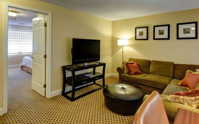 Port Inn and Suites Portsmouth, Ascend Hotel Collection