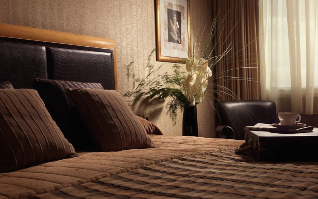 Divani Caravel Hotel