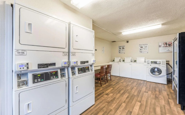 HomeTowne Studios Cincinnati - Sharonville