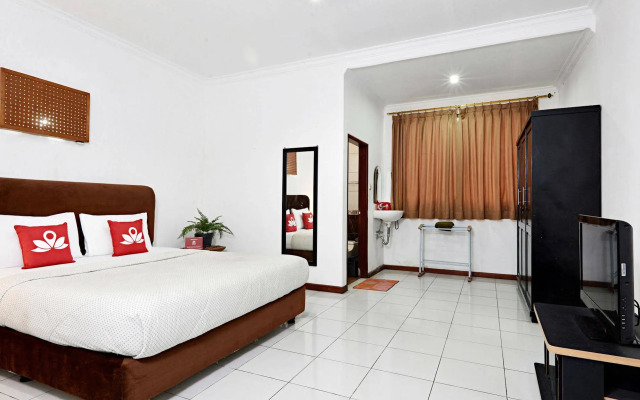 ZEN Rooms Villa Duta