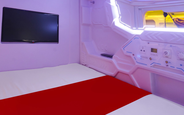 Super OYO 91328 Fiducia Capsule Hotel
