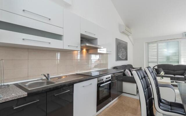 Beautiful penthouse for 8 close to city center