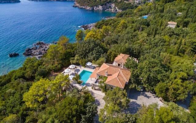 580m² Homm Luxurious Seaside Residence in Syvota, 14 ppl