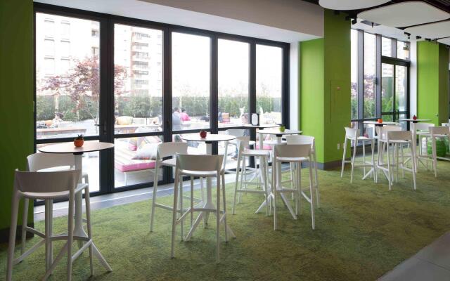 YOTEL New York Times Square