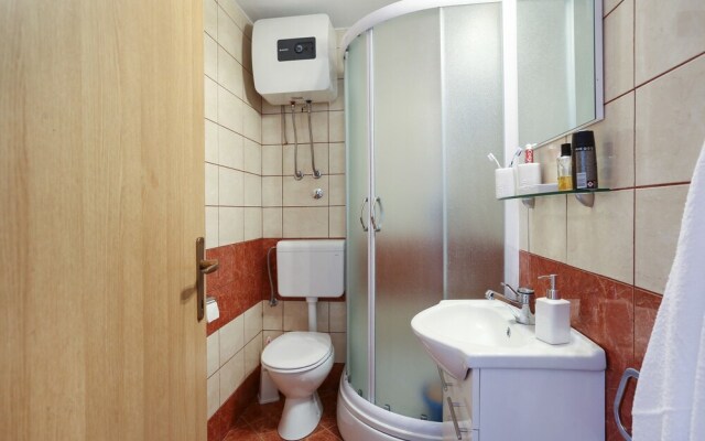 Rustic Stone House Bajeli with Jacuzzi