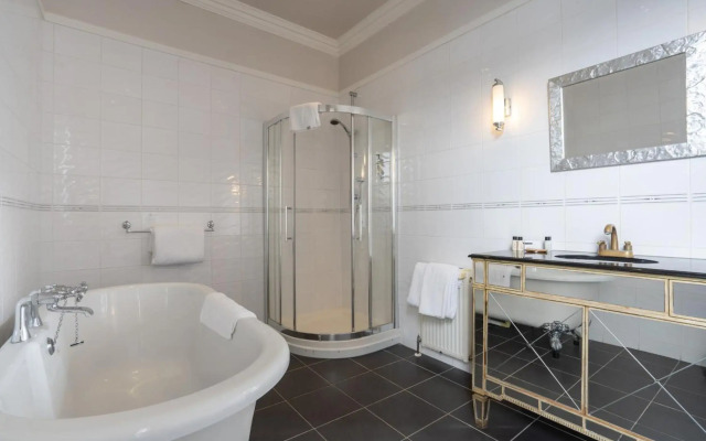 Waterton Park Hotel