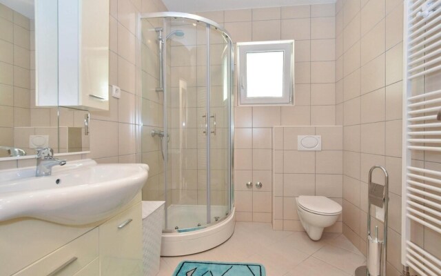 Nice Home in Podstrana With Wifi and 4 Bedrooms