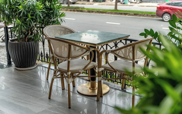 Golden Tree Hotel & Apartment