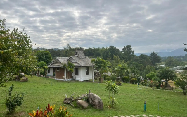 Pailove & Baanchonphao Resort