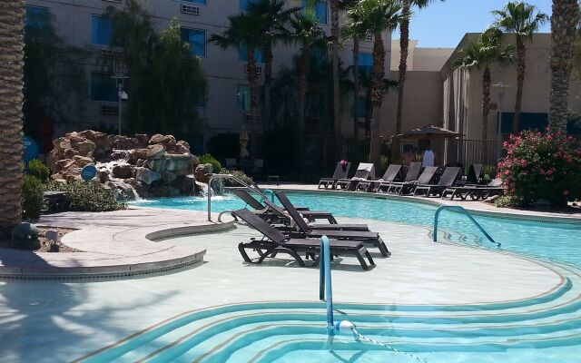 Avi Resort & Casino