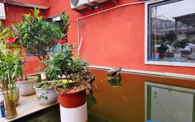 Xinjinlong Holiday Hotel (Linzhou Avenue Bus Station)