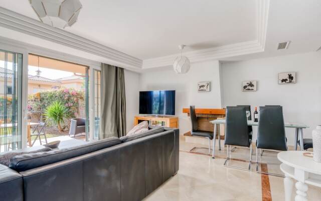 Peaceful Holiday Home in Sitio de Calahonda With Garden