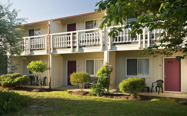 Wellfleet Motel and Lodge