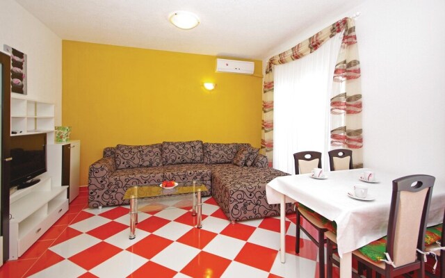 Amazing Home in Makarska With Wifi and 1 Bedrooms