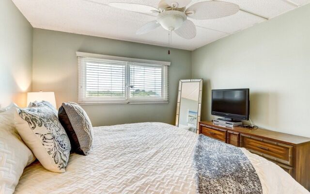 Rustic Theme Condo with Scenic Ocean View by RedAwning