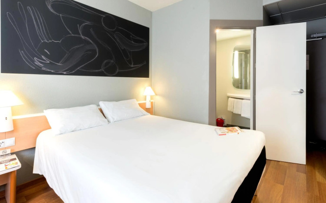 ibis Granada